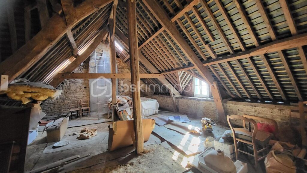 Maison de village au charme intemporel à Noues de Sienne – 7 pièces – 4 chambres – 147 m²