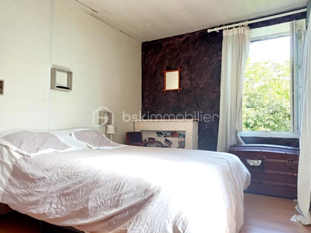 Maison de caractère à rénover – 8 pièces – 5 chambres – 189 m²