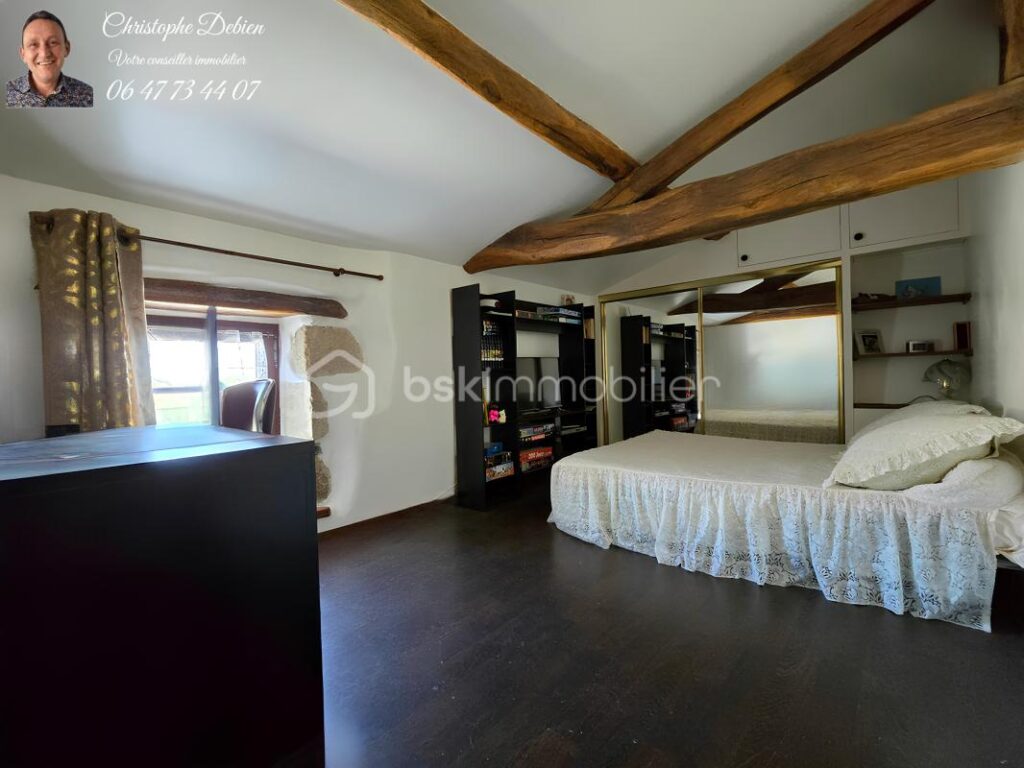 Entre nature, confort et authenticité – Un lieu de vie rare à découvrir aux Lucs-sur-Boulogne – 7 pièces – 4 chambres – 200 m²