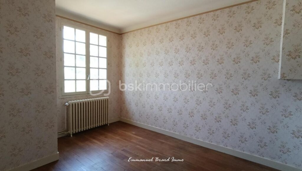 Maison de caractère avec fort potentiel – Montmorillon (86500) – 11 pièces – 5 chambres – 200 m²