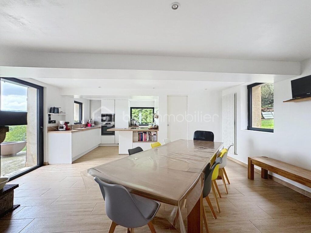 Maison de Campagne avec très jolie vue – 4 pièces – 2 chambres – 104 m²