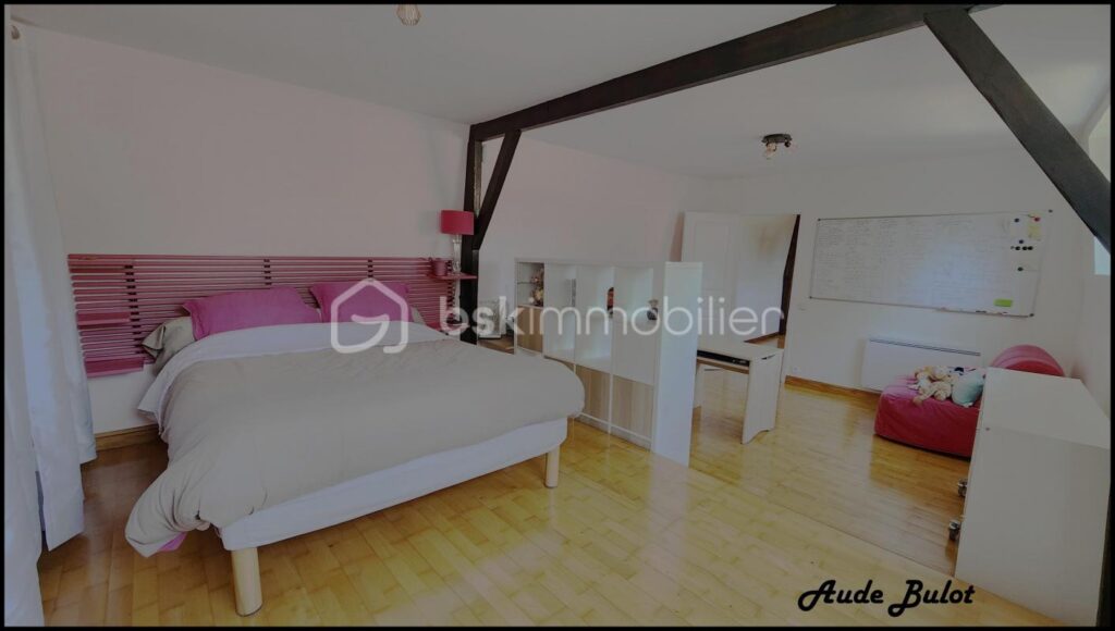 Ferme au carré de 285 m² – Un havre de paix aux portes de Lille – 7 pièces – 4 chambres – 285 m²