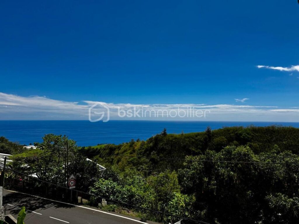 Maison spacieuse avec pergola et jacuzzi – 4 pièces – 3 chambres – 115 m²