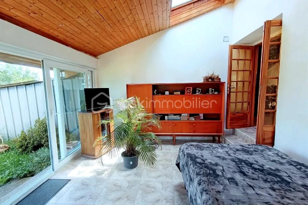 Maison isolée au calme mais proche des commerces entre Pau et Oloron – 4 pièces – 2 chambres – 155 m²