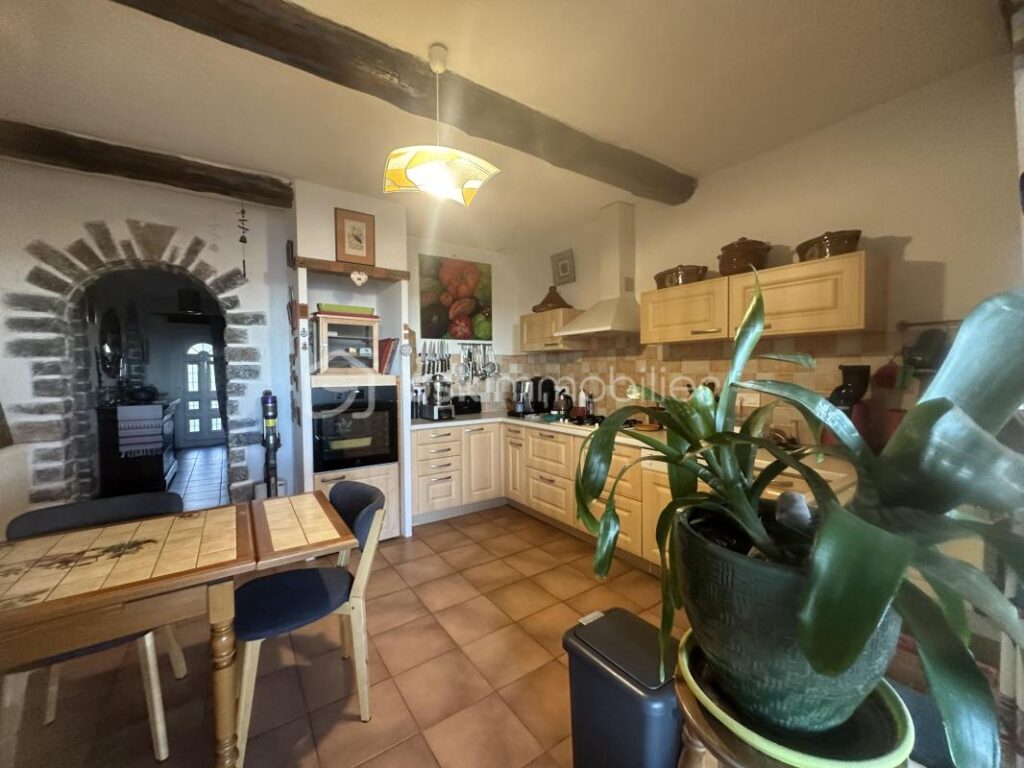 Découvrez la quiétude d’une villa spacieuse à Bagard à proximité de toutes commodités – 5 pièces – 3 chambres – 131 m²