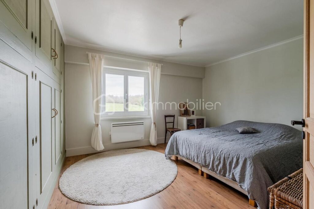 MAISON AVEC CHARME , POTENTIEL D’AGRANDISSEMENT ET DEPENDANCE AU CALME ET SANS VIS A VIS – 5 pièces – 3 chambres – 128 m²