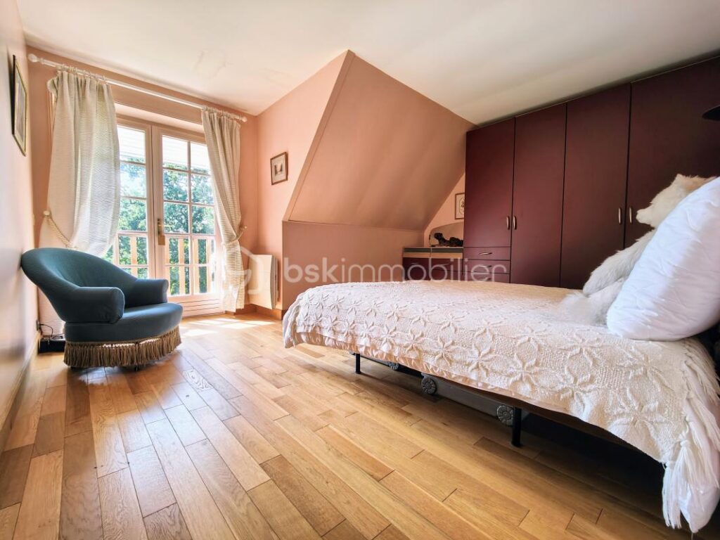 Bien immobilier d’exception dans un parc boisé privé av tennis ! – 7 pièces – 4 chambres – 170 m²