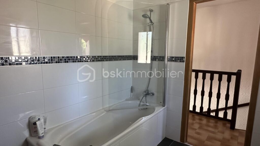 Villa 4 chambres – vue incroyable – 40 mn aéroport Carcassonne – au cœur des Corbières – 6 pièces – 4 chambres – 130 m²