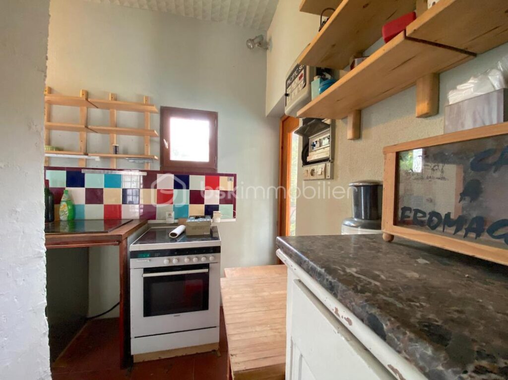 Maison avec 4 chambres + une piscine couverte + un garage de 110m2 !!! De l’espace, du calme et de l’authenticité !!!! – 8 pièces – 4 chambres – 248 m²