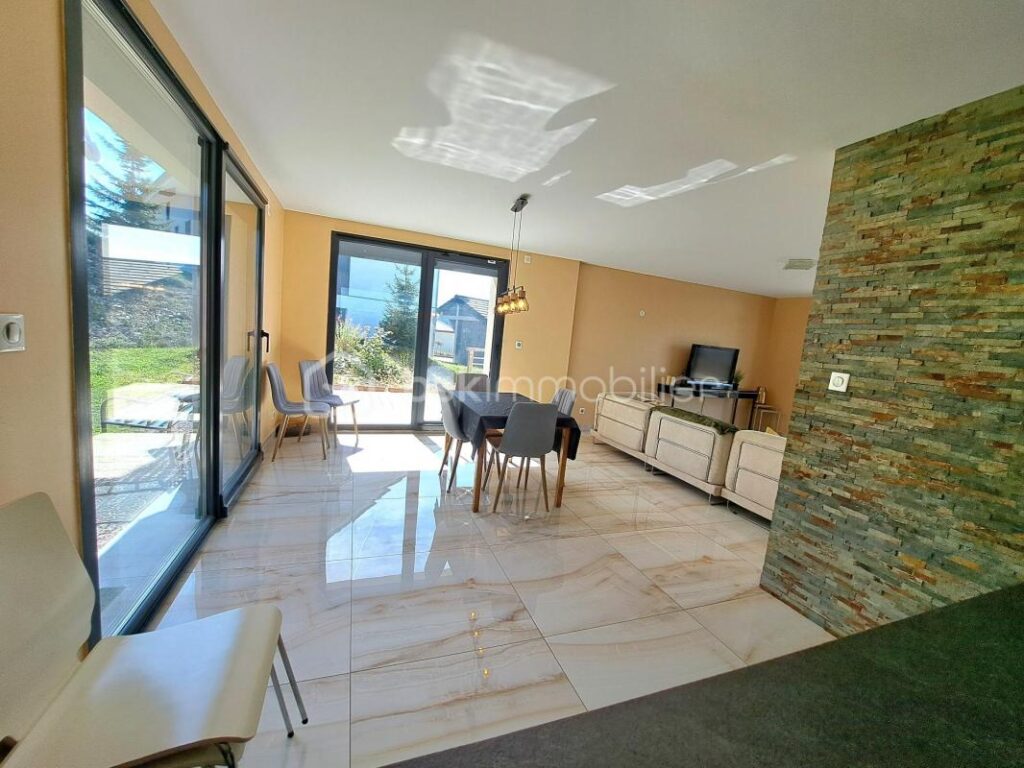 Maison récente de type 6 avec vue dégagée sur belle parcelle de 650 m² – Secteur de la Caronnée – 6 pièces – 4 chambres – 155 m²