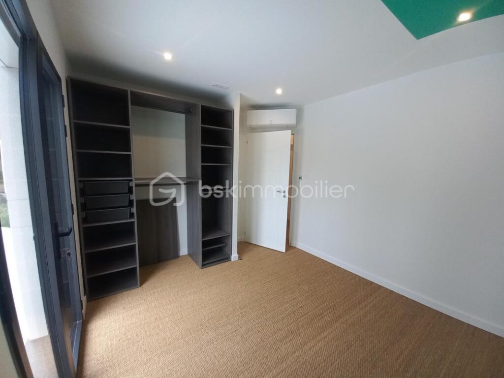 Élégance contemporaine au cœur de la campagne de Loucrup – 8 pièces – 4 chambres – 220 m²