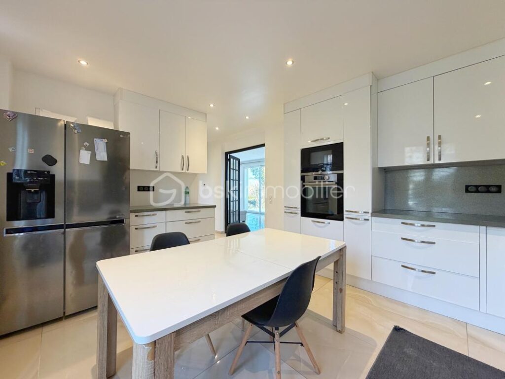 NOUVELLE PEPITE POUR POSER SES VALISES ! – 7 pièces – 4 chambres – 114 m²