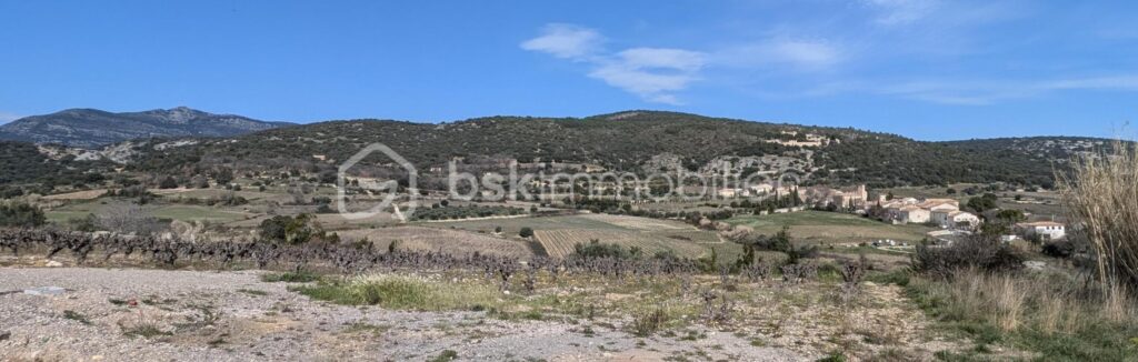 Maison spacieuse rénovée à Montpeyroux, cadre de vie paisible ! – 5 pièces – 4 chambres – 175 m²