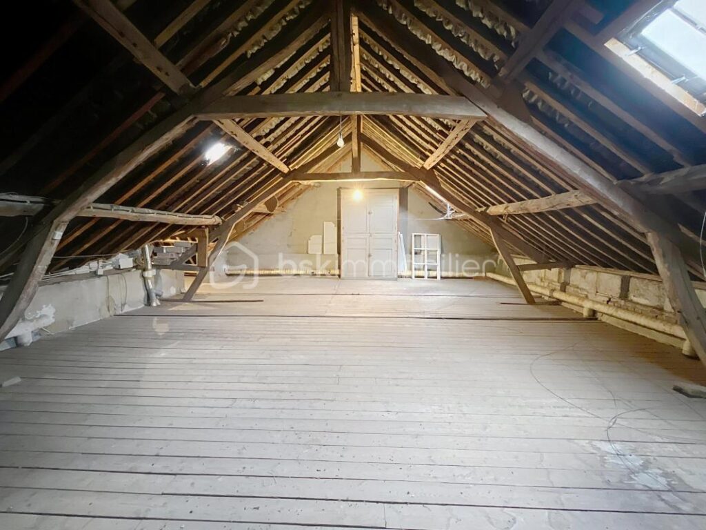 CORPS DE FERME AVEC HANGARS ET PATURE – 8 pièces – 4 chambres – 222 m²