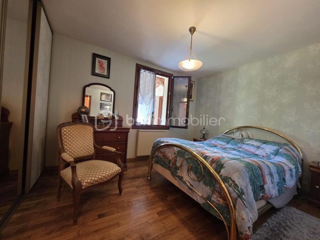 MAISON STE COLOMBE EN BRUILHOIS- GARAGE- JARDIN 3850 m² – 5 pièces – 4 chambres – 140 m²