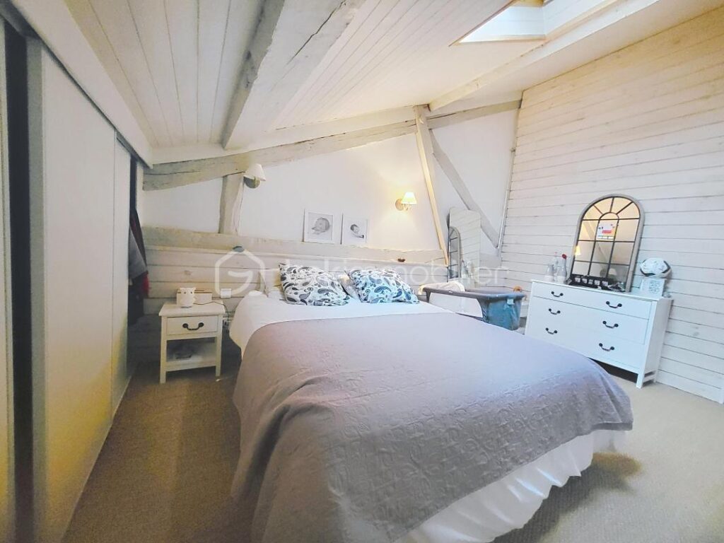 MAISON EN PIERRE- 4 CHAMBRES-JARDIN-PISCINE-GARAGE – 7 pièces – 4 chambres – 192 m²