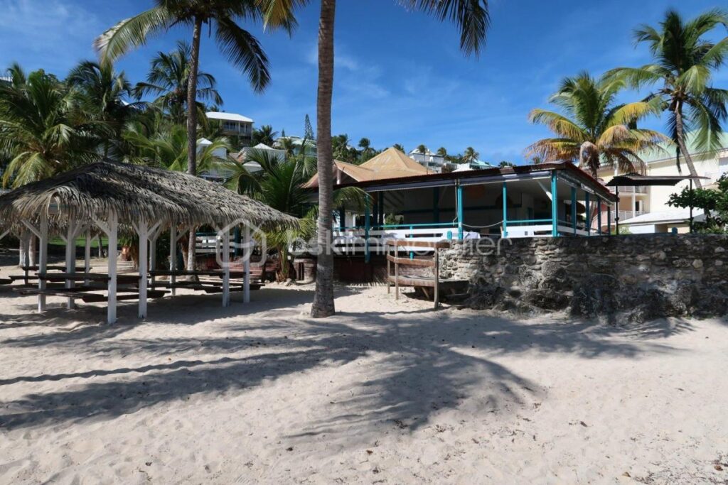 Quart de villa entièrement refait Anse des Rochers – 1 pièce – 1 chambre – 35 m²