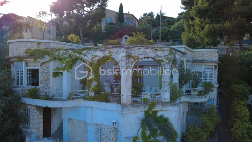 *** MAISON DE CARACTERE / VUE MER / QUARTIER FARON TOULON *** – 7 pièces – 5 chambres – 245 m²