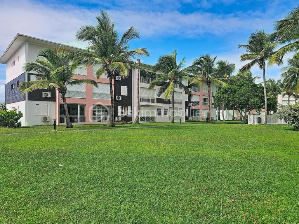 Appartement T4 74 m2 vue mer piscine – 4 pièces – 3 chambres – 73 m²