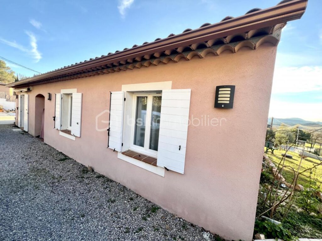 Villecroze (83690) – Villa de plain pied – 3 Chambres – Piscine – Garage – 4 pièces – 3 chambres – 115 m²