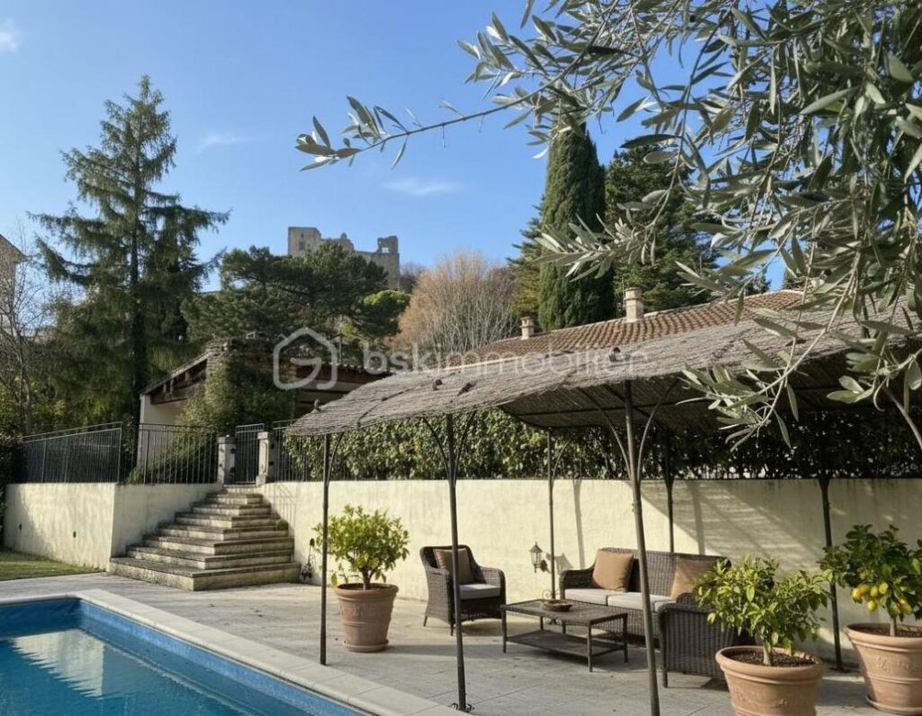 Maison de plain-pied – piscine – Vue dégagée sur le Luberon – Calme – 6 pièces – 5 chambres – 106 m²