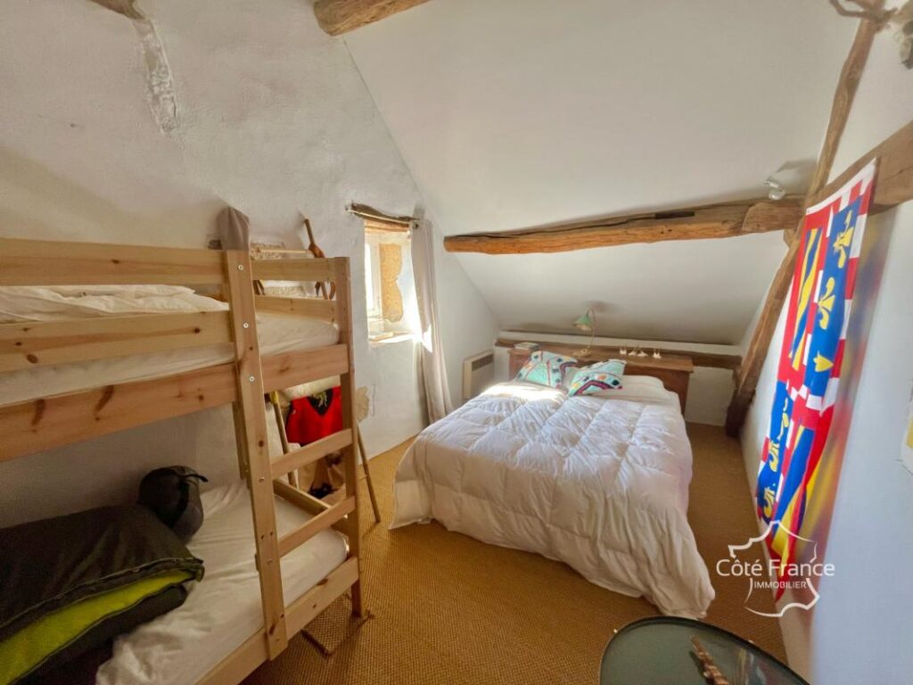 Demeure médiévale de charme avec vues imprenables au coeur de – 4 pièces – 2 chambres – 127 m²