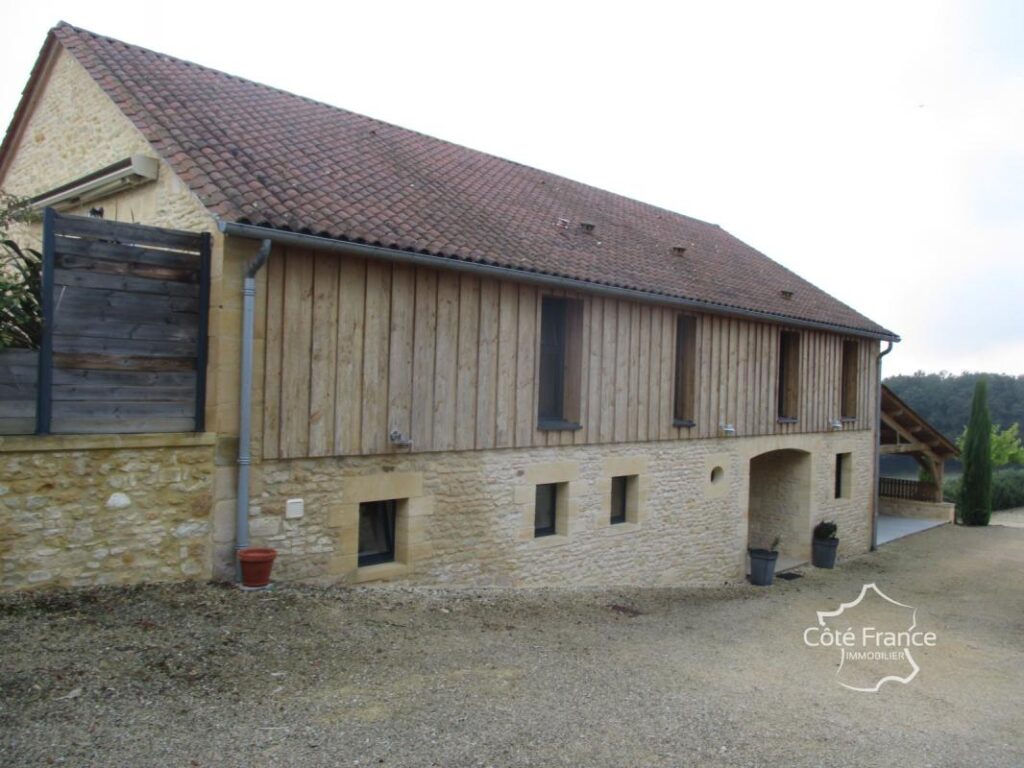 DORDOGNE-SARLAT LA CANEDA: ENSEMBLE IMMOBILIER DE GITES – NR pièces – 15 chambres – 720 m²