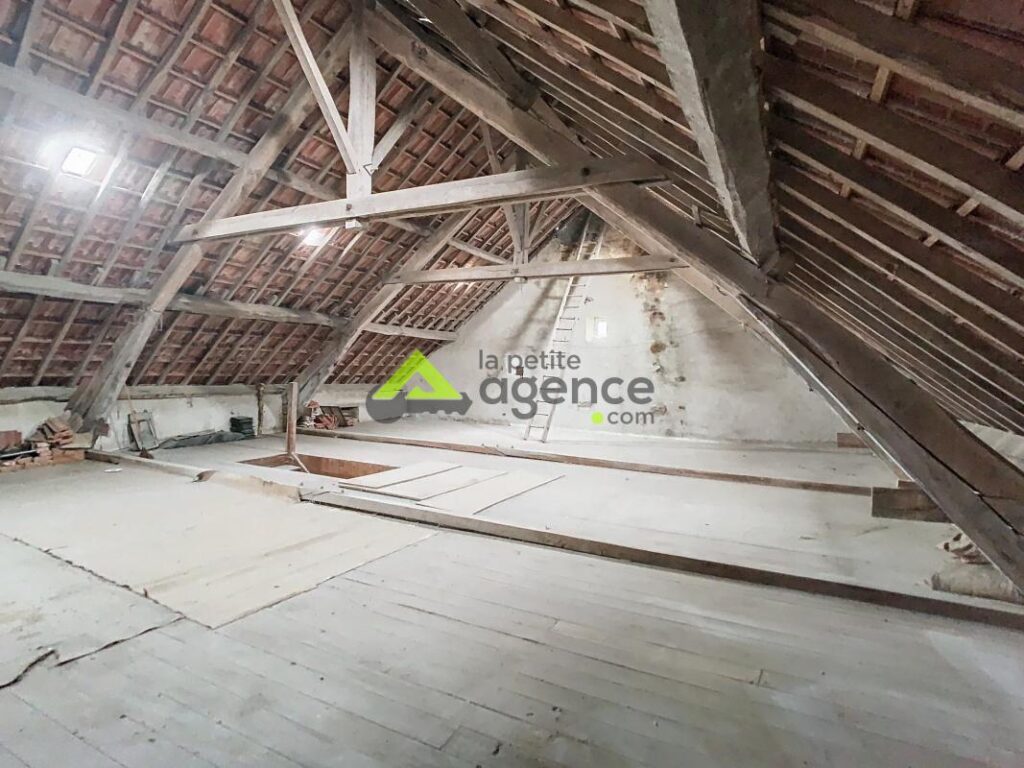 Maison de Village 9 pièces – 216 m2 – 9 pièces – 4 chambres – 216 m²