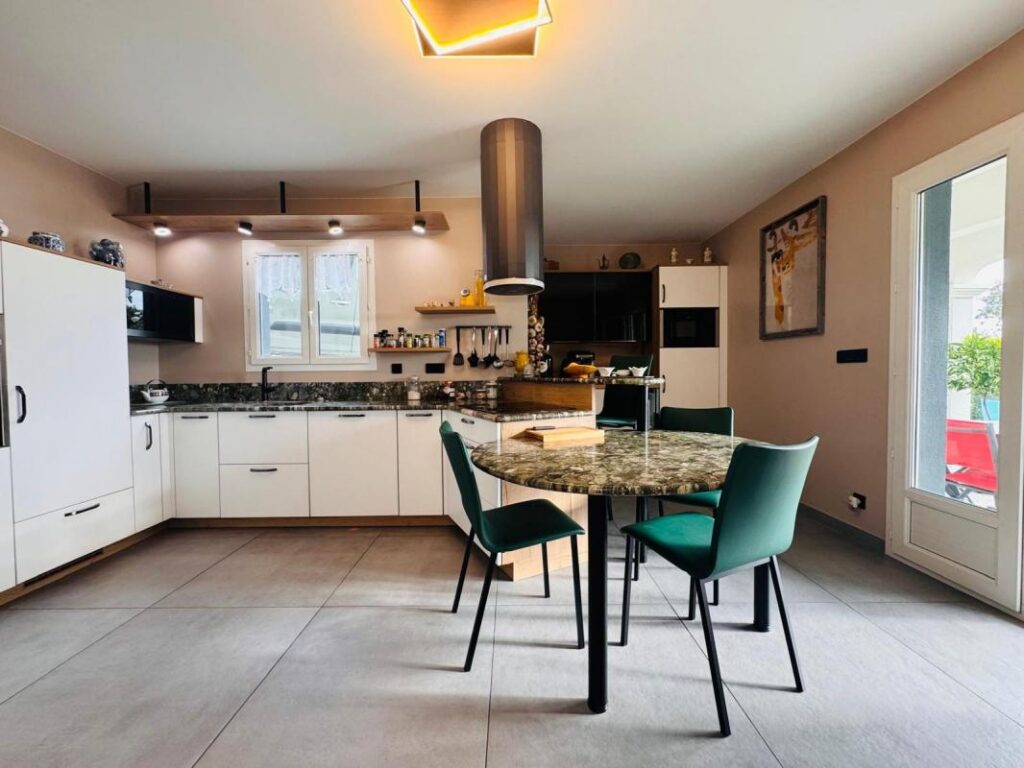 Maison à vendre Rochefort-du-Gard – 6 pièces – 4 chambres – 202 m²