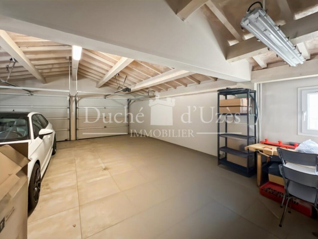 Maison – 8 pièces – 6 chambres – 180 m²