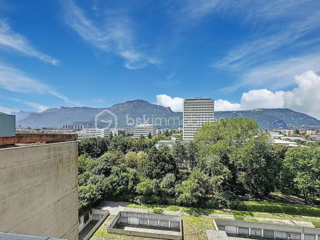 T4 101 m² ÉTAGE ÉLEVÉ – VUE MASSIFS – 2 BALCONS – GARAGE 20 m² – GRENOBLE 38100 – 5 pièces – 3 chambres – 101 m²