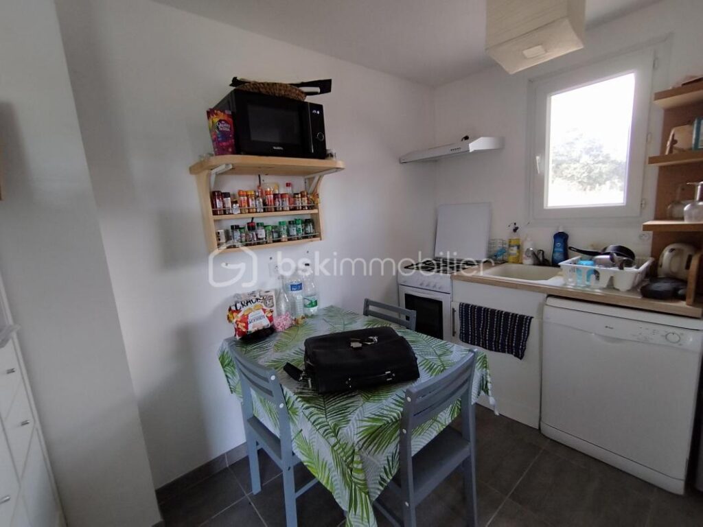 2 villas récentes sur 2 hectares de terrain – 10 pièces – 7 chambres – 305 m²