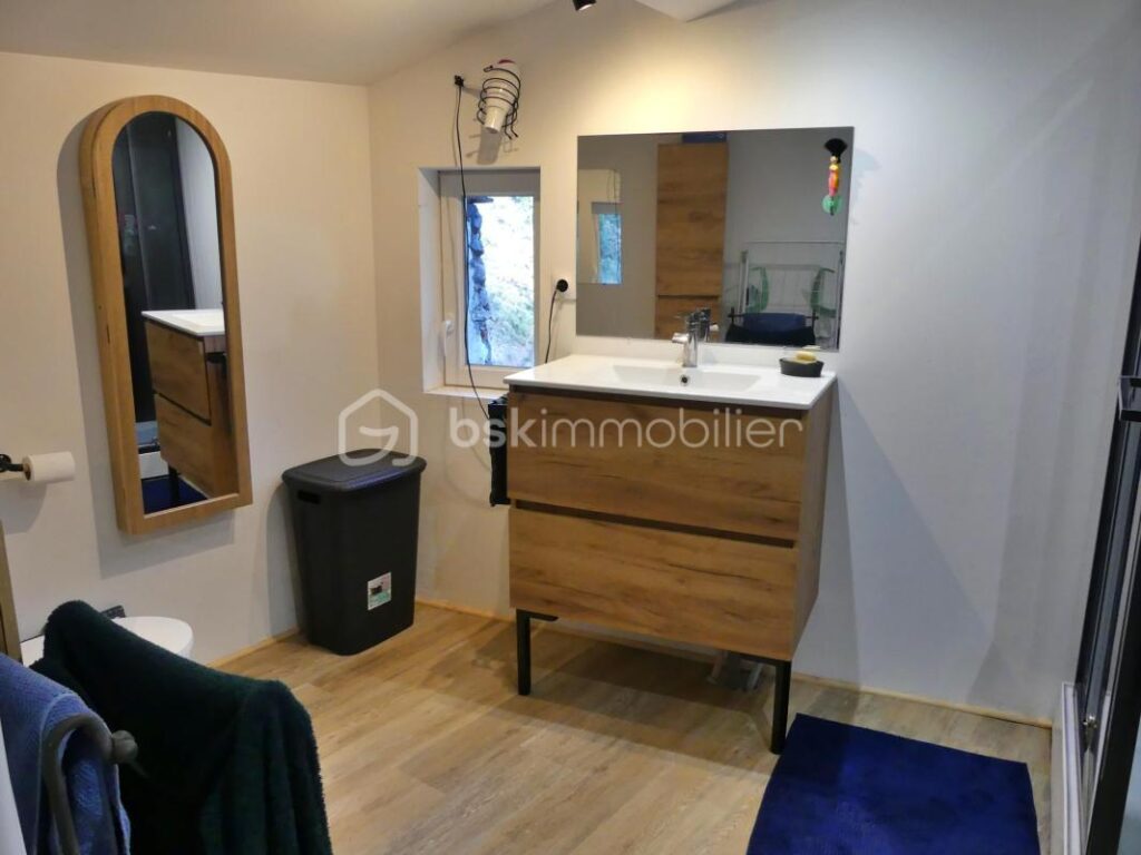 Maison de village en pierre entièrement rénovée – 3 pièces – 2 chambres – 90 m²