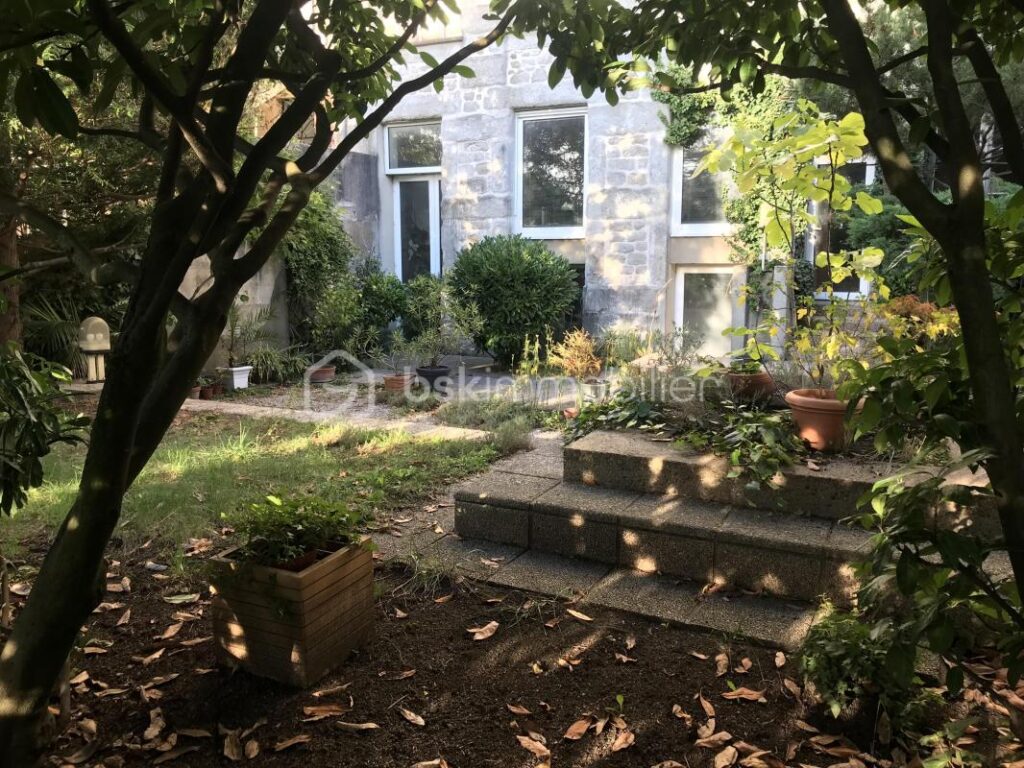 L’ECRIN PANORAMIQUE D’UNE COLLECTION D’ŒUVRES D’ART – 12 pièces – NR chambres – 318 m²