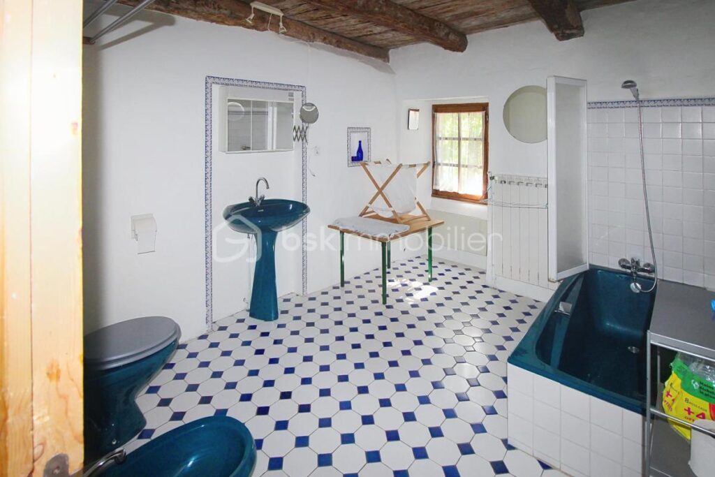 Enorme propriété dans la nature proche des Cévennes – 8 pièces – 5 chambres – 165 m²