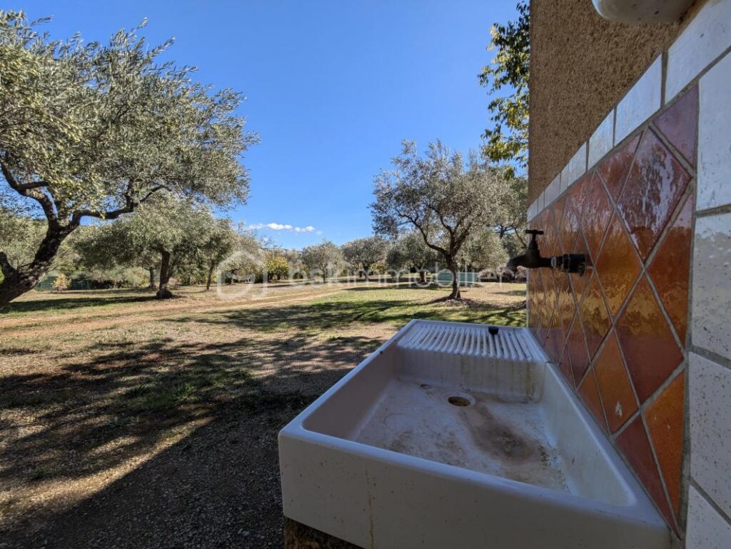Maison d’architecte de 208m2 au calme sur terrain clos et sécurisé – 6 pièces – 4 chambres – 208 m²