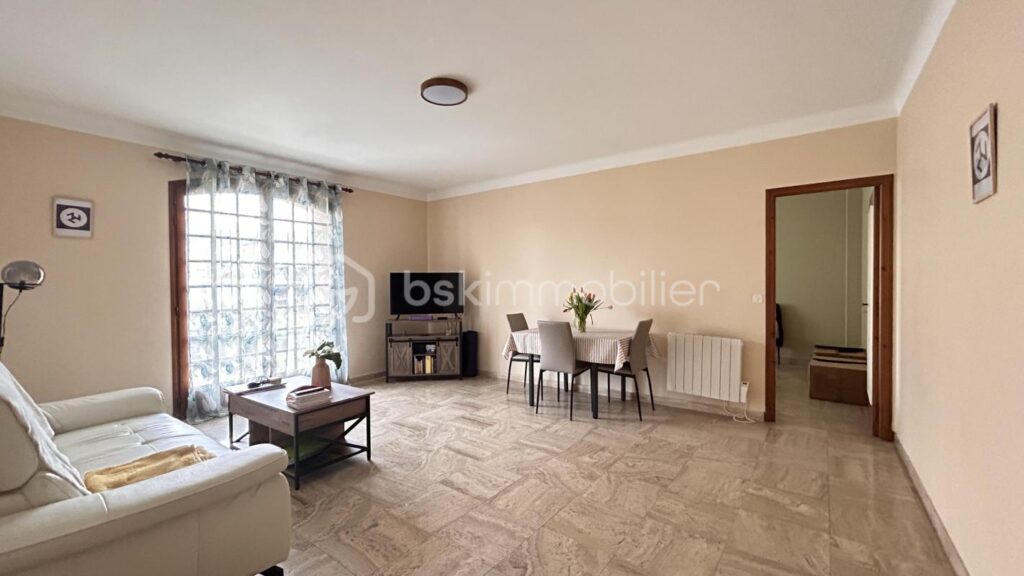 VILLA 188 m² Prades – 8 pièces – 5 chambres – 188 m²