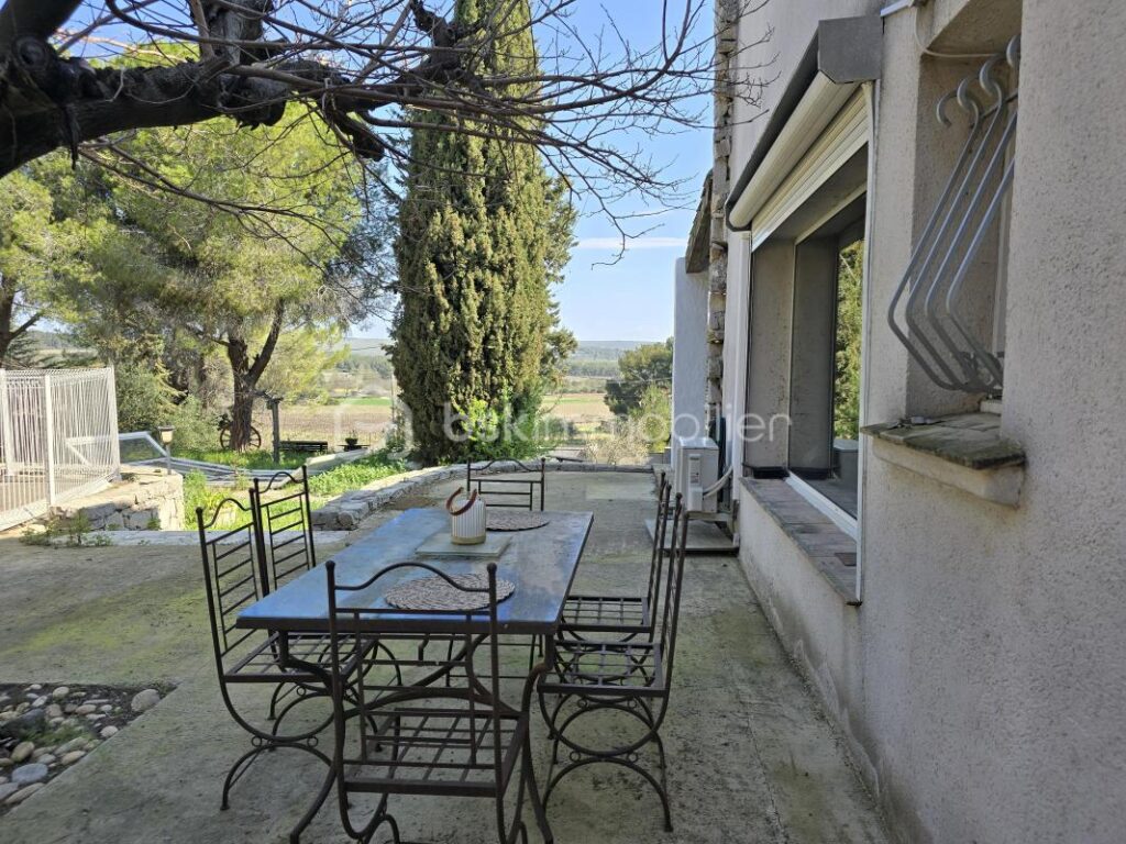 MAS de CARACTERE en Pierre – Havre de Paix avec Piscine et Oliveraie – 7 pièces – 5 chambres – 195 m²