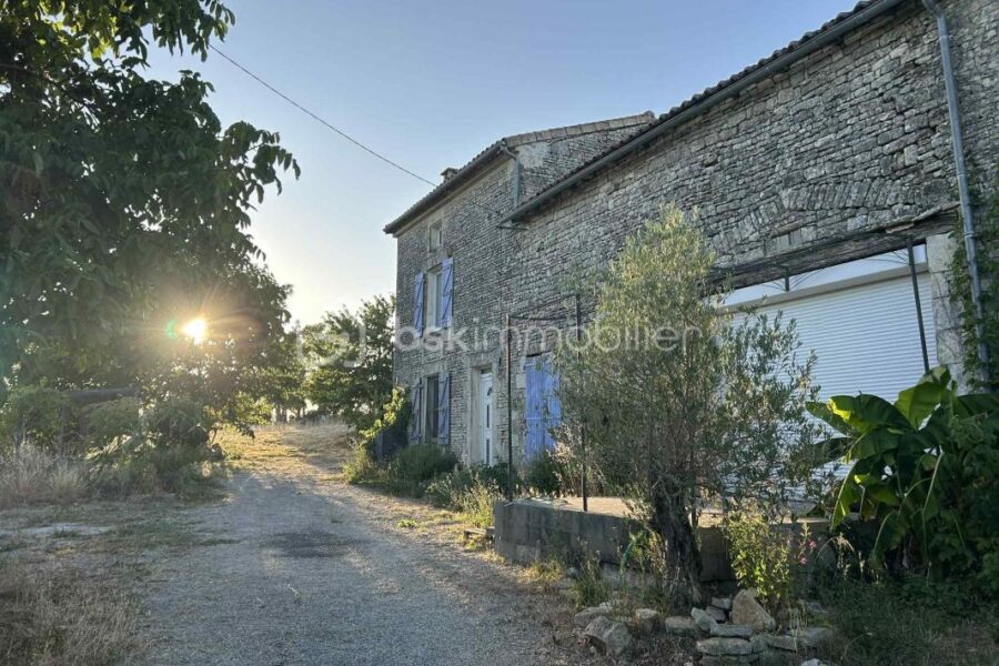 Maison à vendre à Aunac