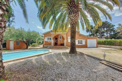 VILLA DE CARACTERE AVEC PISCINE – 7 pièces – 4 chambres – 158 m²