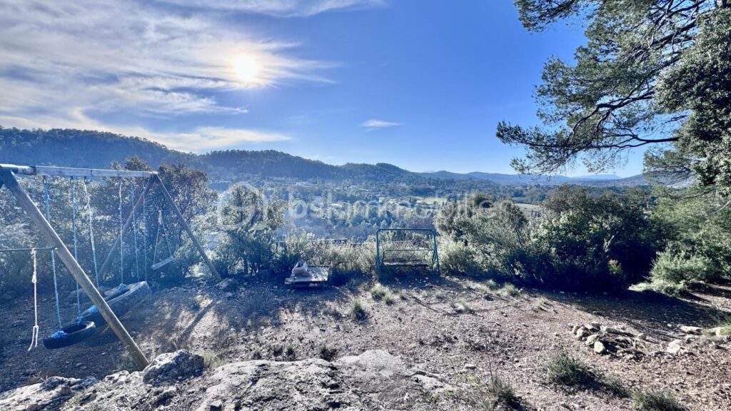 ACHAT Maison avec vue dégagée, 3 chambres + dépendance et grand terrain – Le Val – 6 pièces – 3 chambres – 97 m²