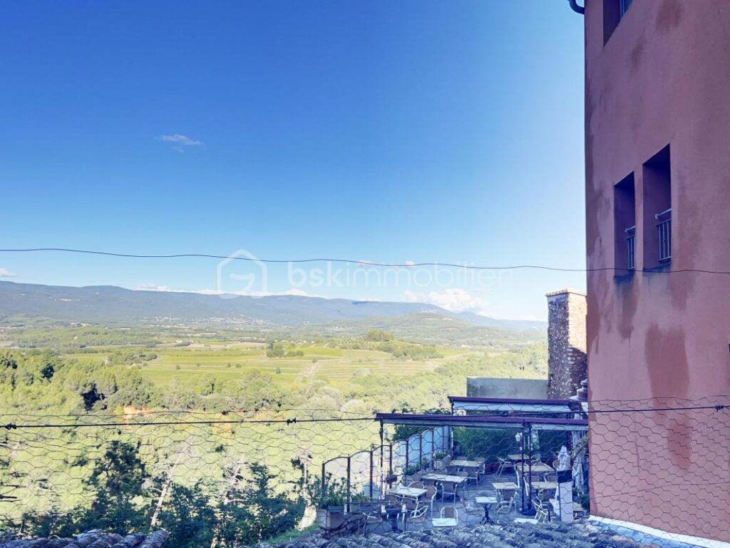 Maison de Village avec Commerce à Vendre – Roussillon (84) – 4 pièces – 2 chambres – 116 m²