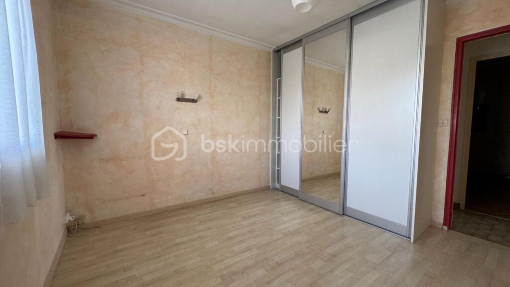 Maison familiale traditionnelle 7 pièces – 4 chambres – Grand sous-sol – Proche centre bourg de PACÉ – 6 pièces – 4 chambres – 120 m²