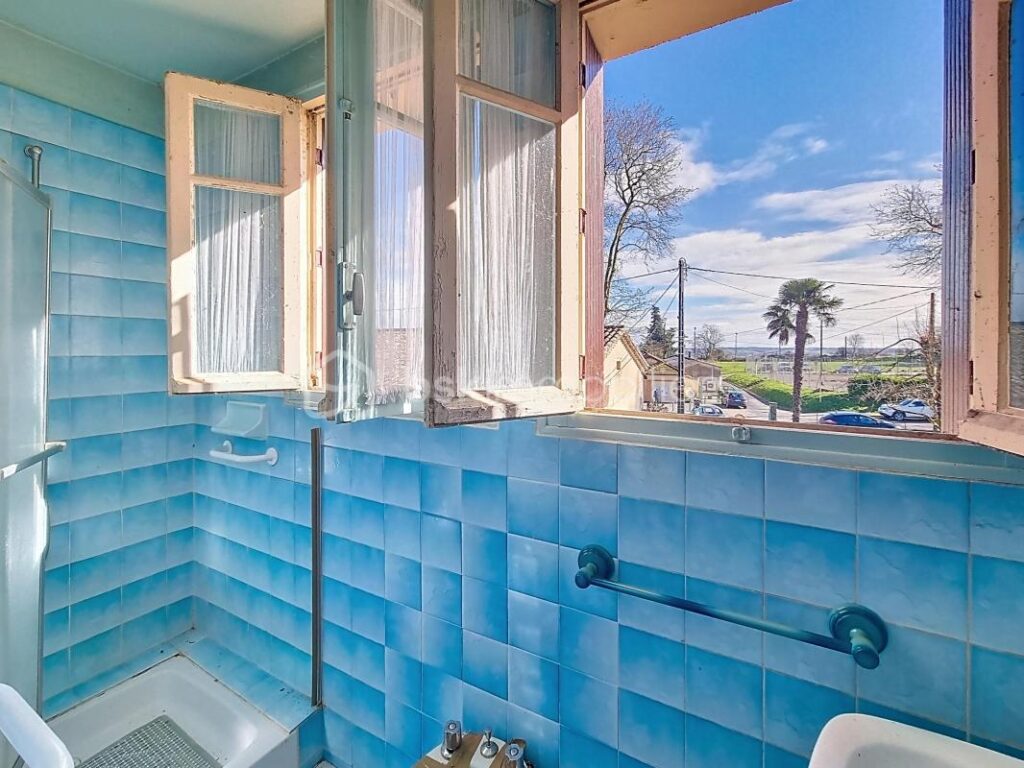 Maison à rénover, vue panoramique et fort potentiel locatif à Miradoux – 7 pièces – 5 chambres – 174 m²