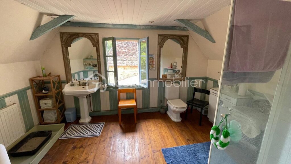 Grande propriété en pierre sur 86000m² de terrain – 7 pièces – 5 chambres – 226 m²