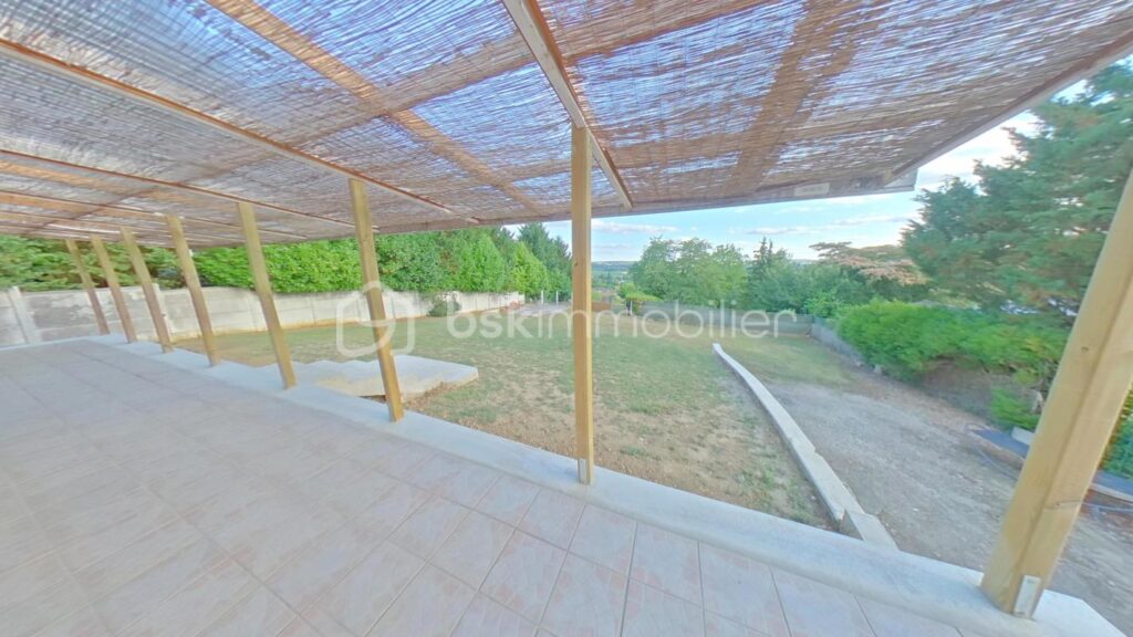 Pavillon de plain pied sur sous-sol de 127 m² sur 3450 m² de terrain – 5 pièces – 3 chambres – 127 m²