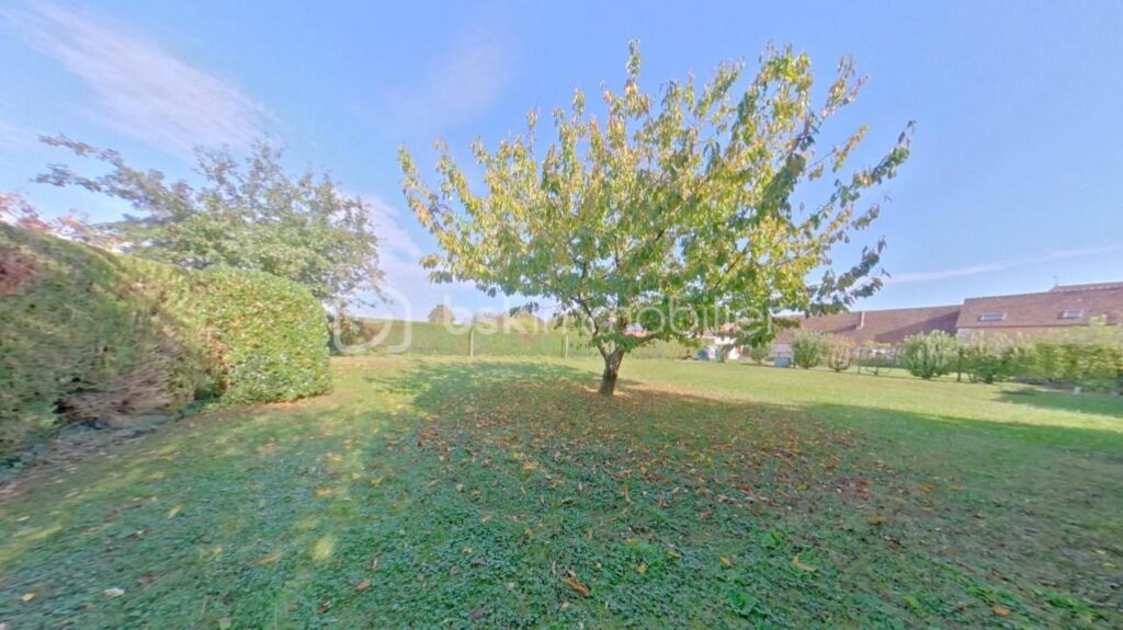 Maison de Campagne de plain pied de 132 m² avec grenier aménageable dans un environnement verdoyant – 5 pièces – 3 chambres – 132 m²