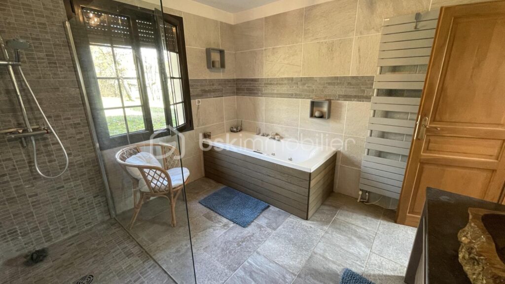 Propriété sans voisin proche, au calme absolu – 6 pièces – 4 chambres – 151 m²