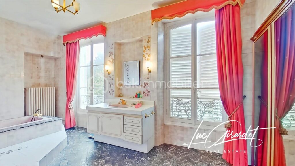 Château d’exception époque Napoléon III à réinventer avec parc et dépendances (Proche de Coulommiers (77120) – 15 pièces – 12 chambres – 750 m²