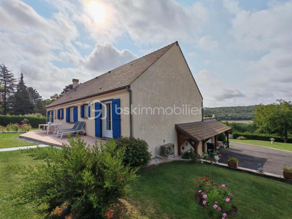 Maison à la vue magique de plain pied, sous-sol total et piscine – 8 pièces – 5 chambres – 269 m²